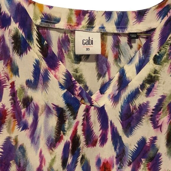 Cabi Feather Print Cap Sleeve V-Neck Blouse Top Purple Plume XS - Picture 6 of 7